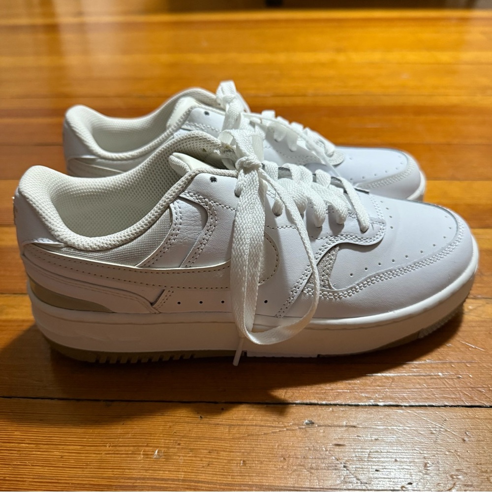 Nike Women’s Gamma Force White Low-Top Sneakers Size 7.5